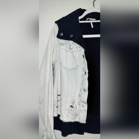 FREE PEOPLE DISTRESSED WHITE DENIM JACKET/HOODED SWEATSHIRT ~ SIZE SMALL - Picture 5 of 16